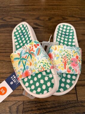 NWT Roller Rabbit x Target slide sandals size 5/6